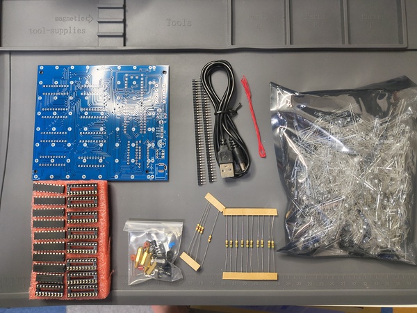 8x8x8 LEDキューブキットに入っていた部品一式